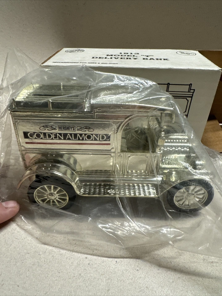 Ertl HERSHEY ЗОЛОТОЙ МИНДАЛЬ 1913 FORD ЗОЛОТОЙ ГРУЗОВИК ЛИТОЙ ERTL БАНК #2129 - Изображение 4 из 4