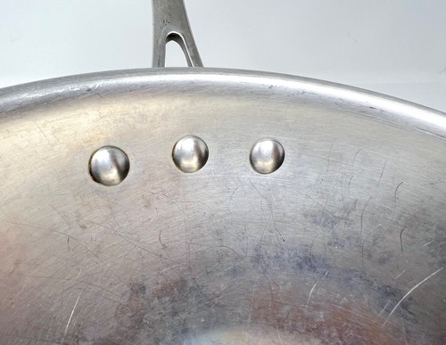 Calphalon 10" Tri-Capa Acero Inoxidable Fry Wok 165 Usado en Excelente Condición - Imagen 7 de 9