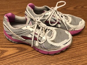 brooks adrenaline asr 10 yellow