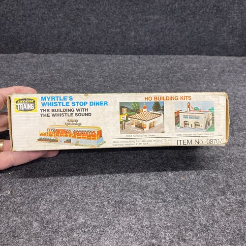Life-Like Myrtle's Whistle Stop Vintage Diner HO 08707, Untested (LL091424-06) - 第 2/14 張圖片