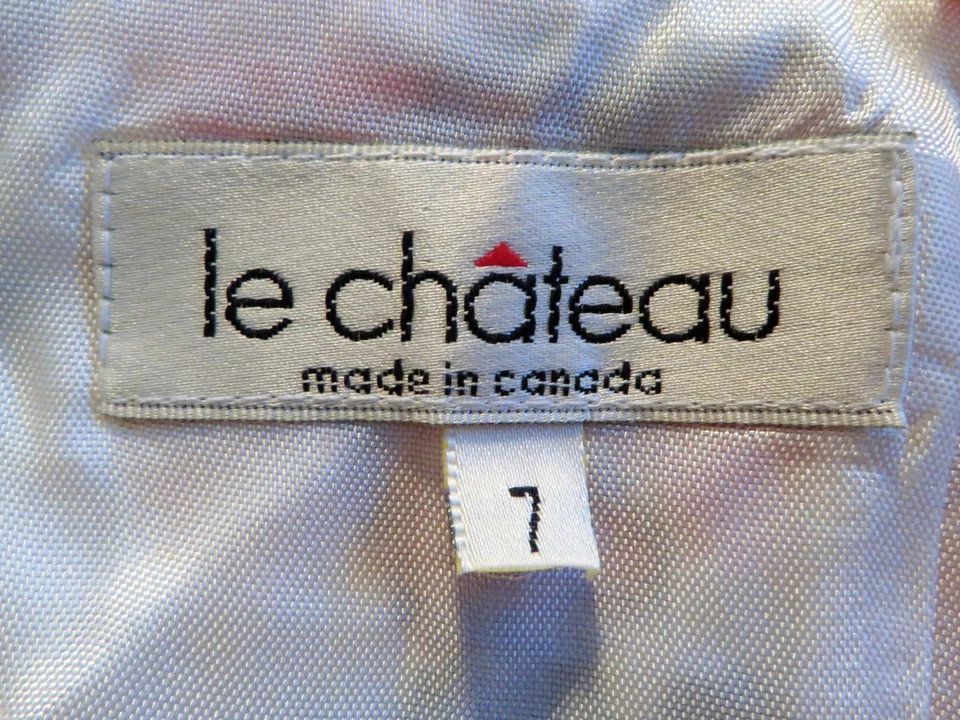 Vestido Floral LE CHATEAU Talla 7 Multicolor Plisado en Niveles Correa de Espagueti Foto 4 de 4