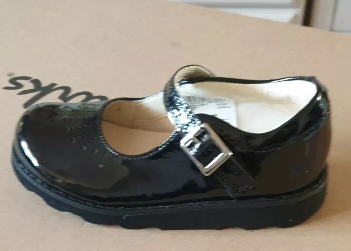 Clarks Crown Jump Girls Black Patent Leather Shoes UK Size 9 E EU 27. Infants