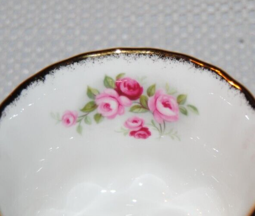 Beautiful Royal Albert, Sheraton Series "Rosemary" Bone China Teacup & Saucer - Picture 3 of 7