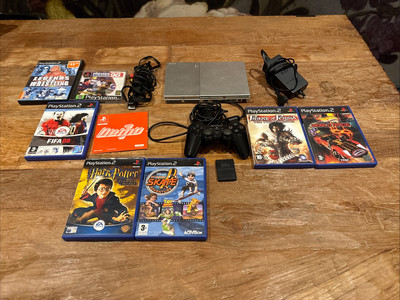 Sony SCPH-75003SS PlayStation 2 Slimline Konsole - Silber mit Spielen