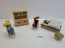 3x Holzpuppen & Bett Hocker Stuhl Anrichte f&uuml;r Puppenstube DDR Vintage #2513580
