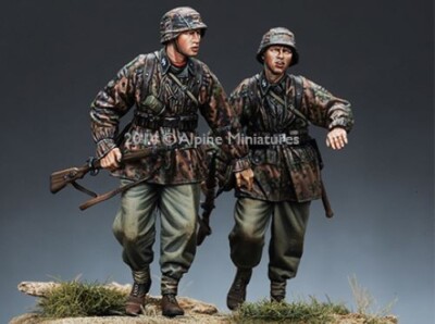 Alpine Miniatures 1/35 -  35168 WSS Infantry Set (2 Figures)