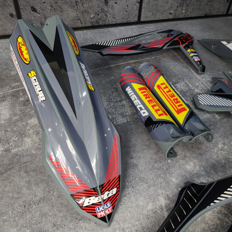 Plásticos + Gráficos Beta RR 2023 2024 Foto 3 de 4