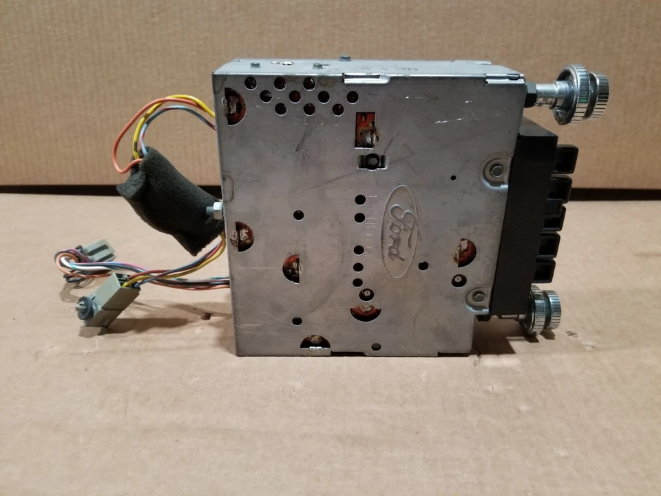 Camioneta Ford Bronco 80-84 OEM AM-FM radio PROBADA Foto 4 de 4