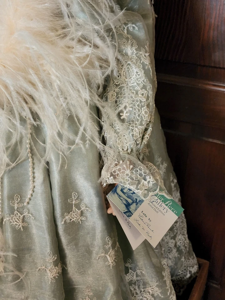 Thelma Resch "LULU" Dama Victoriana 30" Muñeca Porcelana Pluma Sombrero Boa Joyería Foto 3 de 4