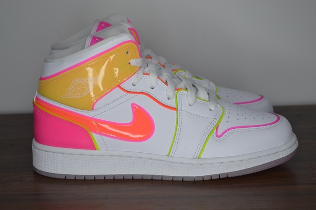 Sz 5y Nike Air Jordan 1 Mid Edge Glow Grade School Size Cv4611 100 for sale online | eBay