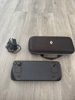 MINT VALVE STEAM DECK OLED 512GB CHARGER AND CARRYING CASE.