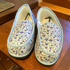Women's Blue/White Floral Slip-On Fabric Slippers Flat Round Toe