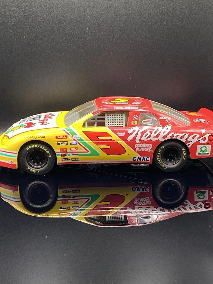 Racing Champions 96 NASCAR fundido a presión / Terry Labonte's #5 Kellogg's Chevrolet Foto 2 de 4