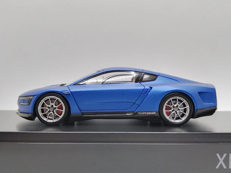 Spark 1/43 Dealer Volkswagen XL1 2014.  - Image 3 of 4