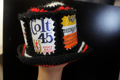 Vintage Bier 70er Jahre Handarbeit Strick gehäkelt Bierdose Panel Mütze Retro Hut Brauen - Bild 5 von 8