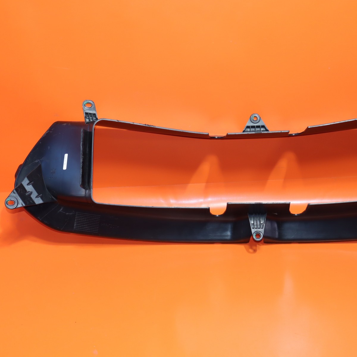 MASERATI GHIBLI AIR DUCT GUIDE LOWER CENTER 2017 2018 2019 2020 670100997 OEM
