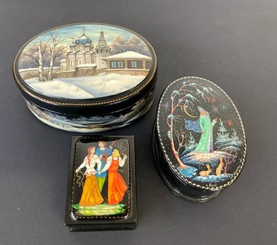 3 alte russische lackierte handbemalte Schmuckschatullen signiert Fedoskino Kholui
