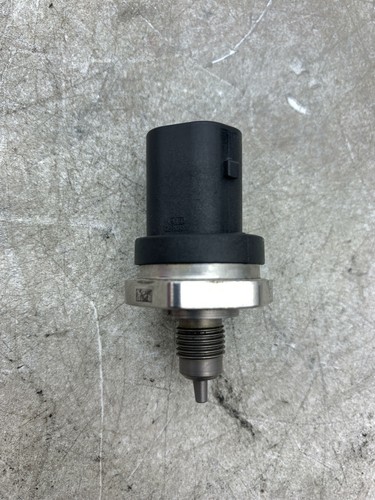 2019 ASTON MARTIN DBS SUPERLEGERRA GAS FUEL RAIL PRESSURE SENSOR 0261230340 - Picture 2 of 7
