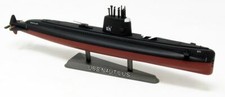 1/300 Scale SSN 571 Nautilus Submarine Plastic Model Kit, Skill Level 2