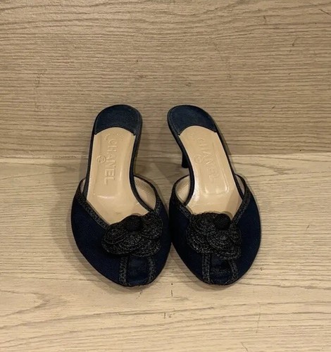 CHANEL DARK WASH DENIM FLOWER LOGO DETAILS SANDALS SLIDES Sz 38M MADE IN ITALY - Picture 3 of 21