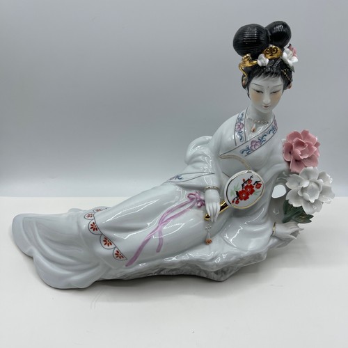 Japanese Geisha Sitting Porcelain Figurine Statue Floral Collectors Item - 第 1/12 張圖片