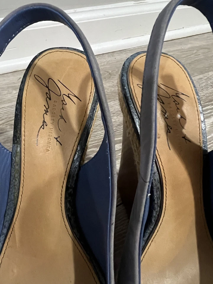 Sandalia de cuña Mark & James by Badgley Mischka 'Magnolia' azul punta abierta cuero 7 Foto 4 de 4