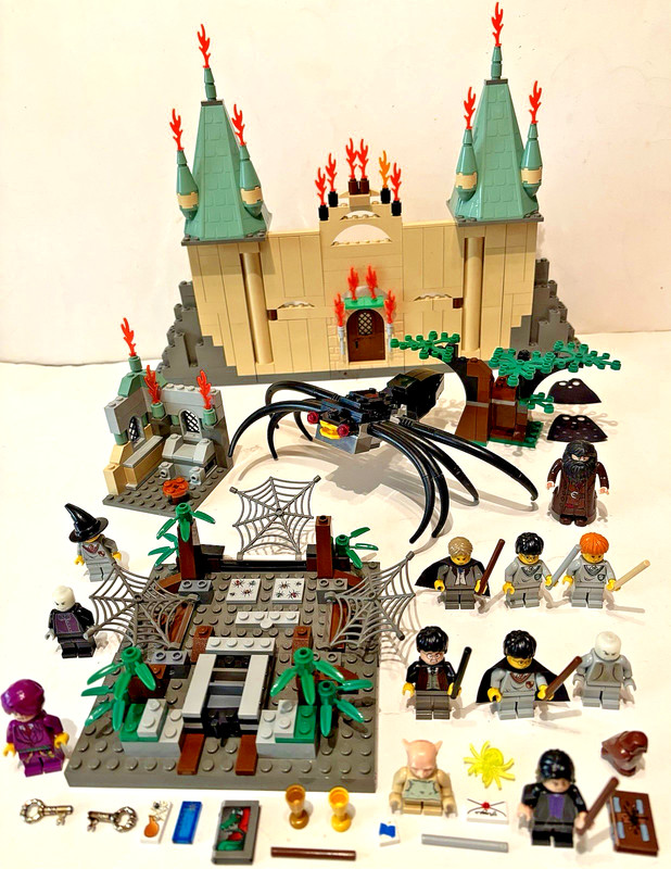 HARRY POTTER LEGO SET LOT 12 MINIFIGURES CASTLE GIANT SPIDER ACCESSORIES PARTS &