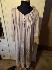 Ladies Midi Dress Size 12 Pale Beige Damask Print Pin Tuck Lace Trim 3/4 Sleeve