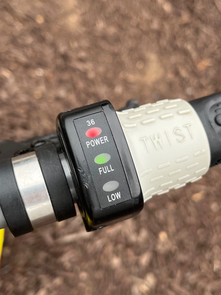 Bicicleta eléctrica de motocross Razor MX650 Dirt Rocket - Amarilla Foto 4 de 4