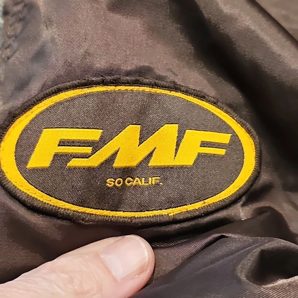 Chaqueta marrón estilo militar marca FMF Racing abrigo para hombre grande parches geniales LEER Foto 4 de 4