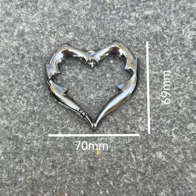 Heart-Shaped Carabiner Retro Style Gothic Metal Keychain Easy Clip-On Carabiner