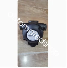 1PC NEW J7PCC10018P oil pump Shipping DHL or FedEX