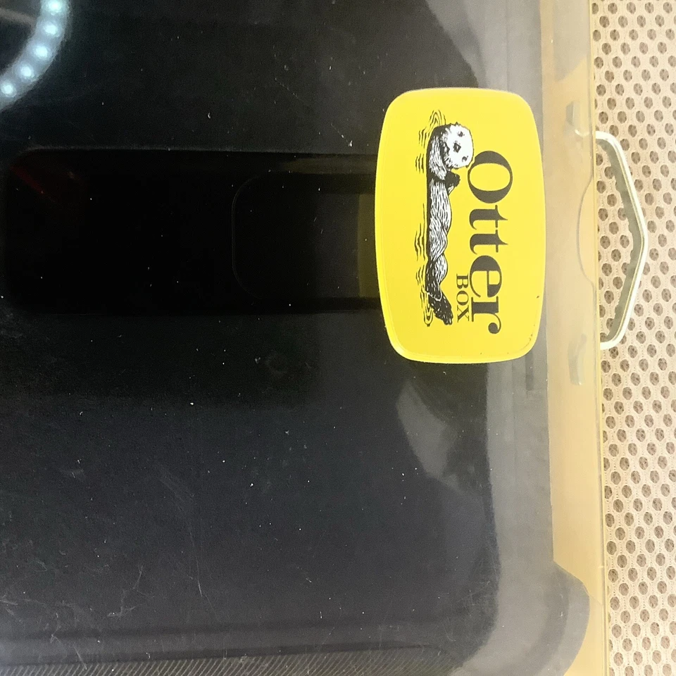 OtterBox DEFENDER Series Case for Samsung Galaxy Tab A 10.5"(2018) - Black - Image 3 of 4