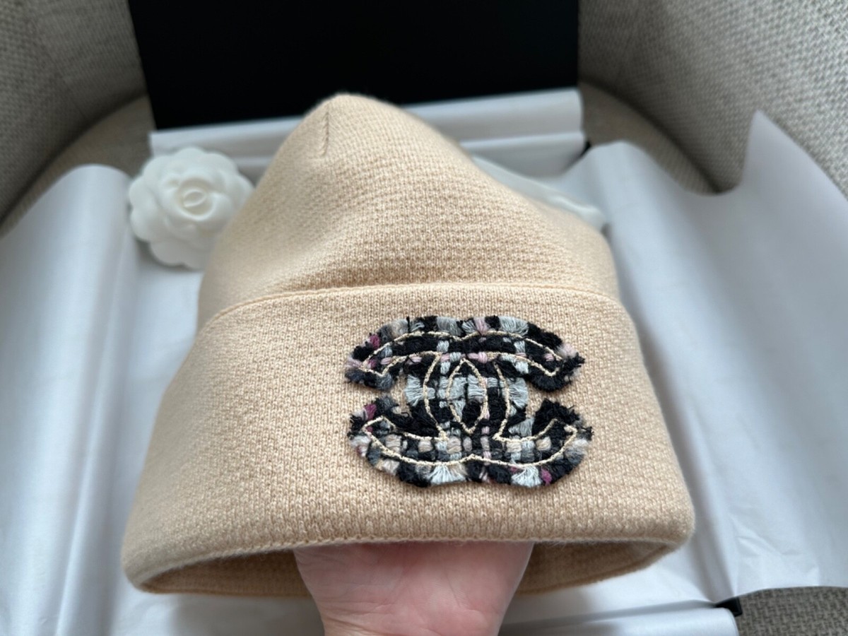 NIB 100%AUTH Chanel 22K Beige Cashmere Beanie Hat Black  display picture 3
