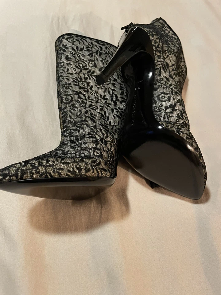 $890 Bottega Veneta Lace Ankle Boots Booties Patent Trim & Heels Black 38.5 - Image 2 of 4
