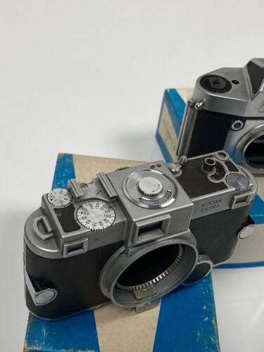 Rara fotocamera vintage Kodak Ektra 35 mm pellicola telemetro + Exa II: per parti di ricambio, così com'è. - Foto 2 di 24