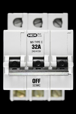 MEM 32 AMP CURVE C M9 DREIPOLIGER MCB SCHUTZSCHALTER 323MC GRAU