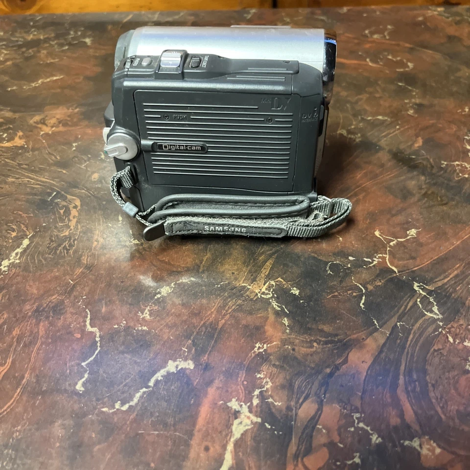 Samsung SC-D353 Silver Mini DV Camcorder No Power Cord Untested - Image 3 of 4
