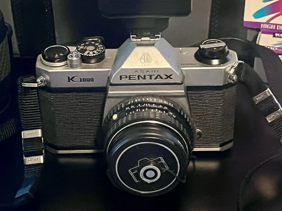 Cámara fotográfica Pentax K1000 35 mm SLR con lentes de 70-210 mm y Pentax de 50 mm funciona en muy buena condición Foto 2 de 4