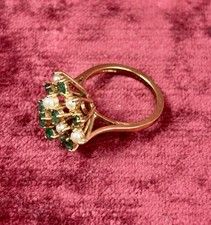 A 9ct Gold Hallmarked Emerald and Pearl Cluster Ring. Size N 1972