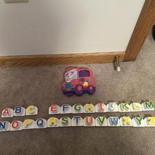 LeapFrog Fridge Refrigerator Phonics Alphabet Talking Bus W/ 25 Magnetic Letters