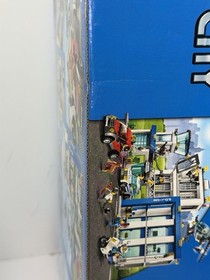 LEGO CITY: Police Station Playset 60047 New 854 Pcs Factory Sealed Ages 6-12