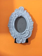 Ornate Oval Photo Frame White Distressed Resin Tabletop Stand Decorative Vintage
