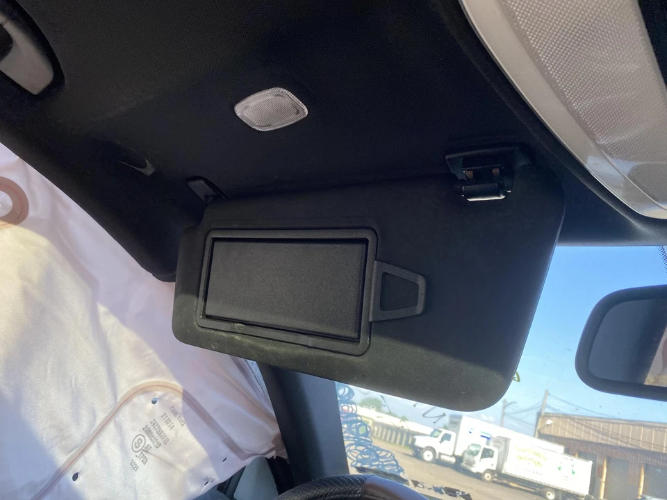 Used Left Sun Visor fits: 2015 Mercedes-benz Mercedes e-class 204 Type illuminat Foto 2 de 4
