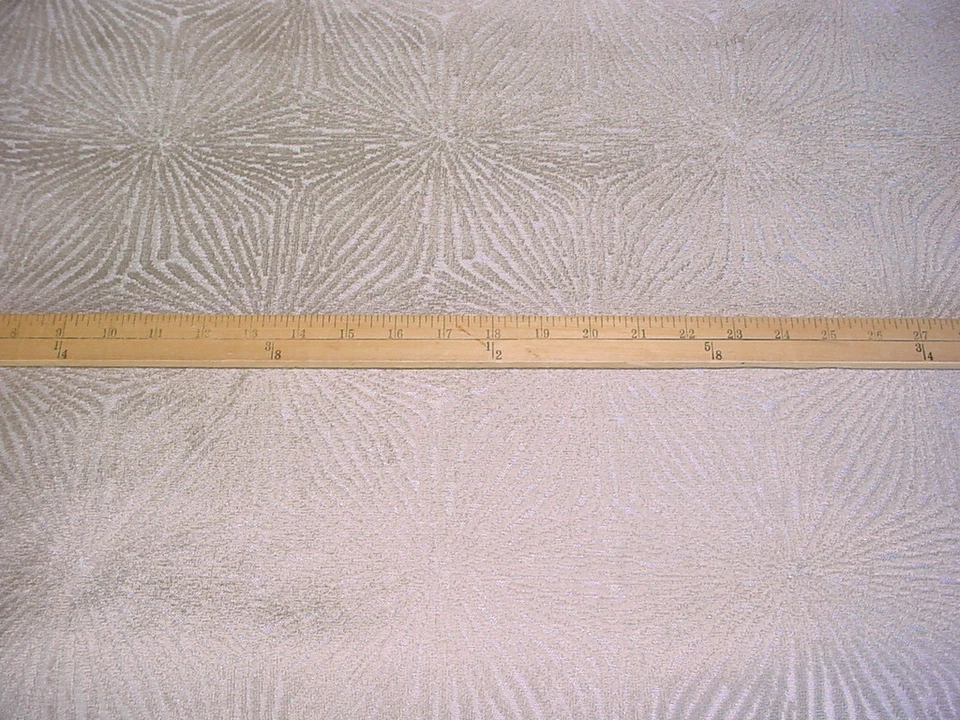 Tela de tapicería de terciopelo floral geométrica de arenisca topo Weitzner T1032 Iliad Foto 2 de 3