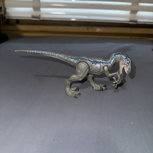Jurassic World Battle Damage Velociraptor Modellino 6" blu - Foto 2 di 3