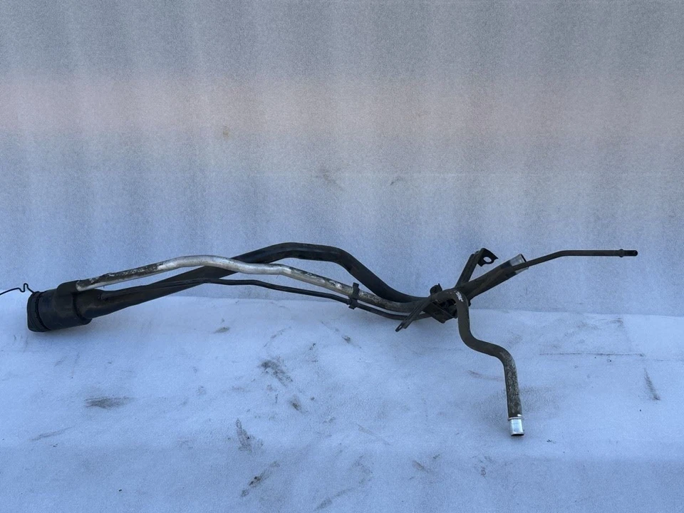 2010 2011 2012 LEXUS LS460 FUEL FILLER NECK PIPE TUBE WITH GAS CAP - Image 2 of 4