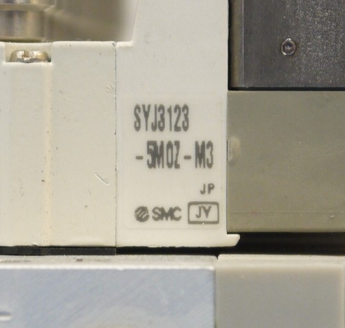 SMC (12) SYJ3123-5M0Z-M3 Solenoid Valves w/ SYJ3-F1H04A Manifold - Picture 5 of 6
