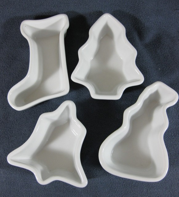 WilliamsSonoma Christmas Holiday Ramekins Set of 4 Tree Stocking Bell