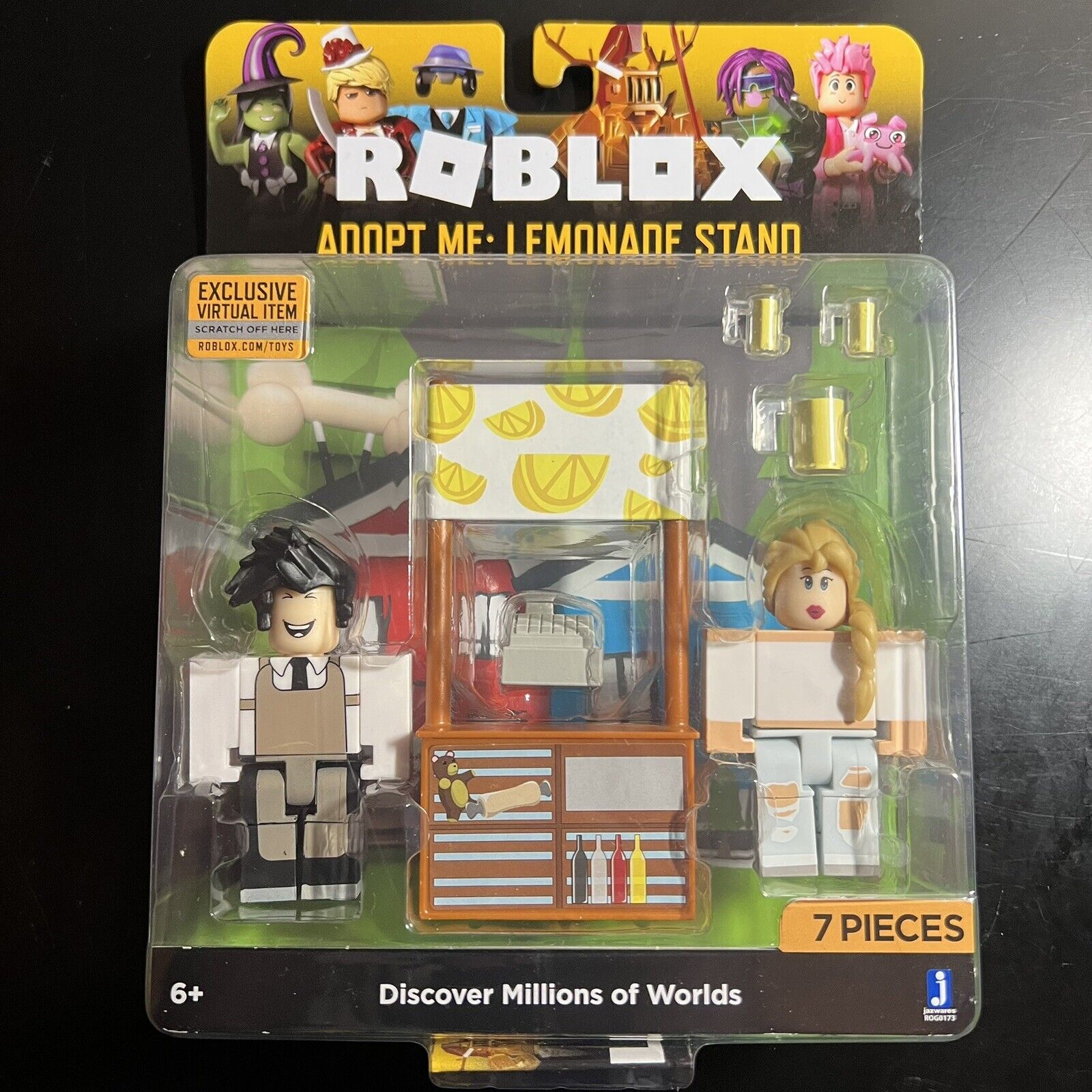 Roblox Celebrity Collection - Adopt Me: Lemonade Stand-Game-Pack [Includes  Exclusive Virtual Item]